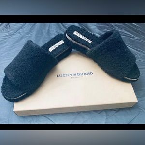 Black Faux Lamb Shearling Lucky Brand 🍀 sandal 
Brand new with box

Size 9M
$20